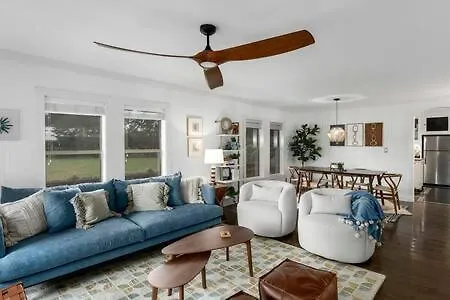 The Mint Julep, Pet-Friendly, Hot Tub, Sleeps 8! Villa